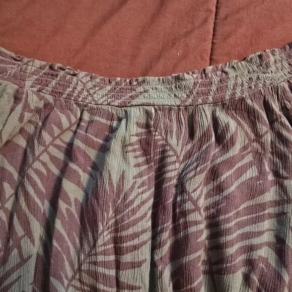 Aerie Womens XS Extra Small Green Leaf Print Off The Shoulder Shorts Romper CUTE - Picture 9 of 13